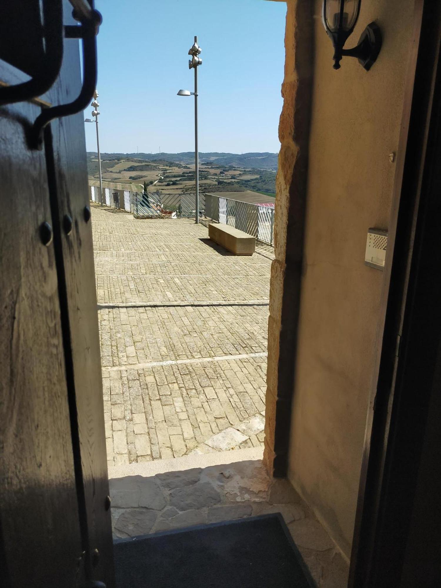 El Diezmo Artajona Bagian luar foto