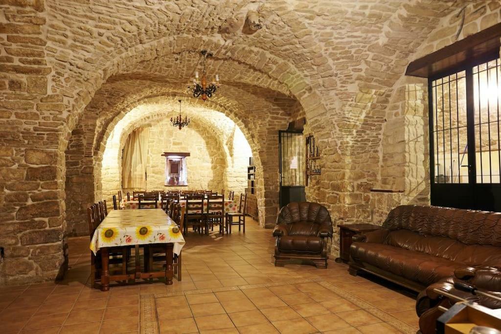El Diezmo Artajona Bagian luar foto